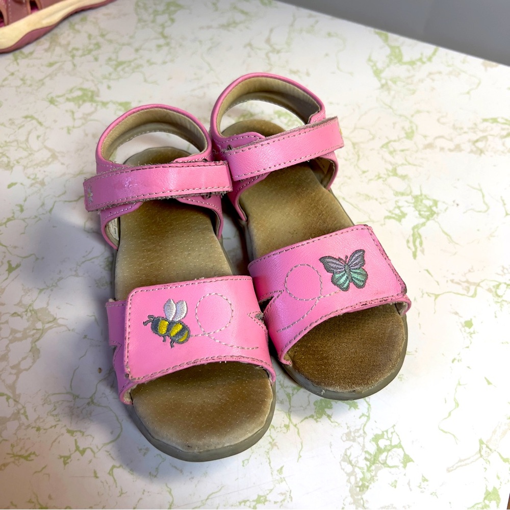 See Kai Run sandals girls size 11.5